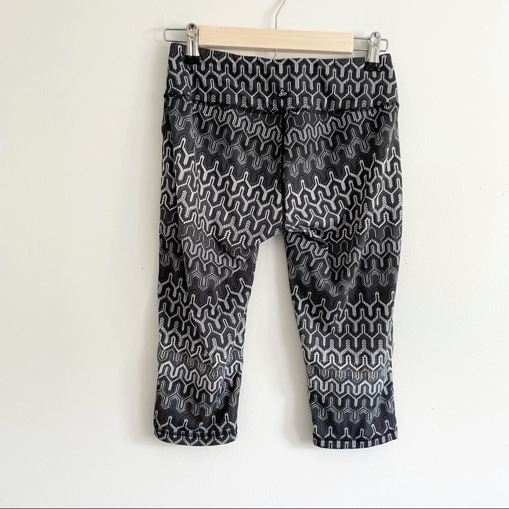 PRANA Cropped Print Yoga Leggings - Picture 5 of 5